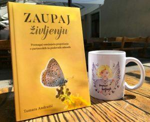 paketna-ponudba-skodelica-knjiga-izdelki-tamara-andrasic